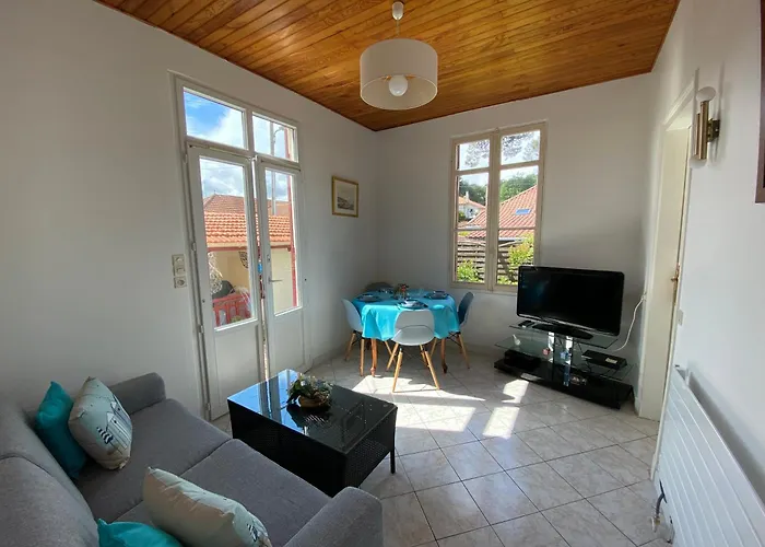 Maison Fleurie Quartier Calme Villa *